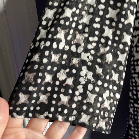 Michael Kors Black and White Geometric Print Keyhole Neck Blouse Size Small - Picture 6 of 10